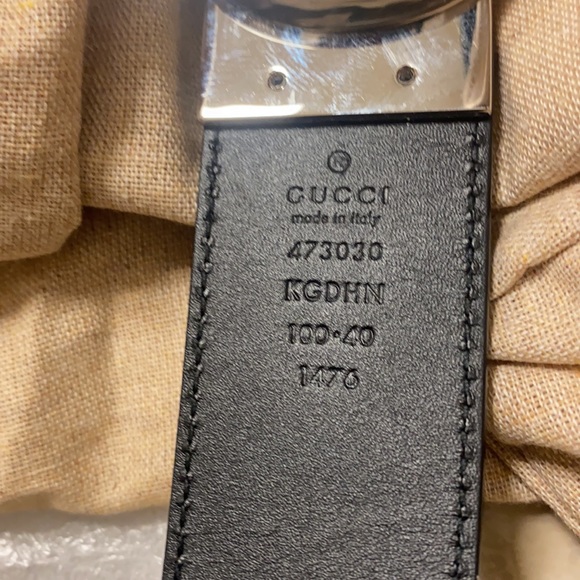 Belt too small for me, it is a reversible Gucci belt beige and black - Picture 2 of 3